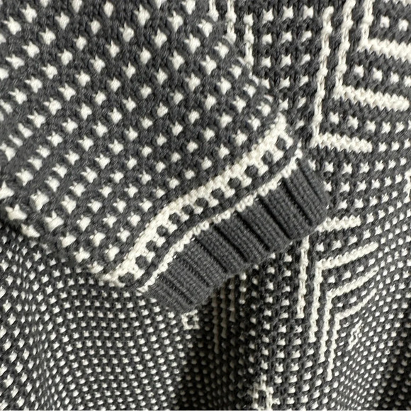 Liz Claiborne size M cotton blend sweater, gray/white. Great condition. - Picture 4 of 10